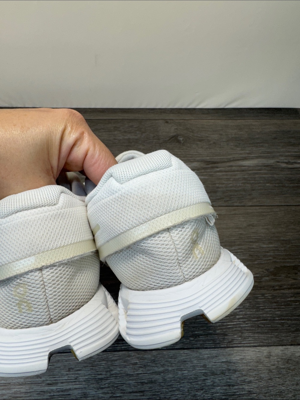On Running Women's White Mesh Athletic Sneakers Sz 8.5 (h133) - Picture 4 of 8